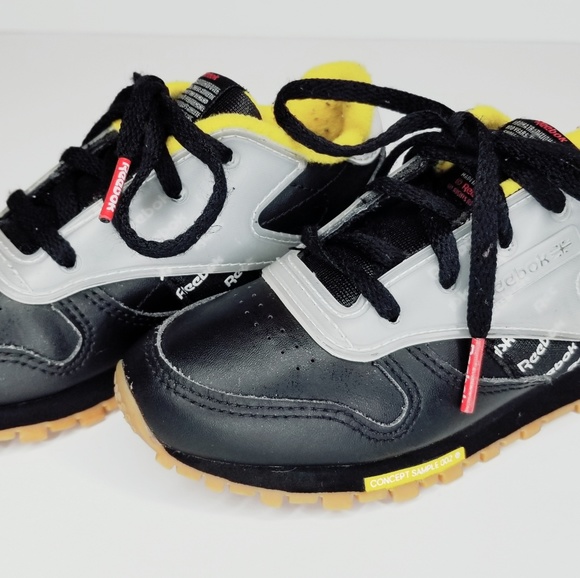 Reebok - Picture 3 of 5